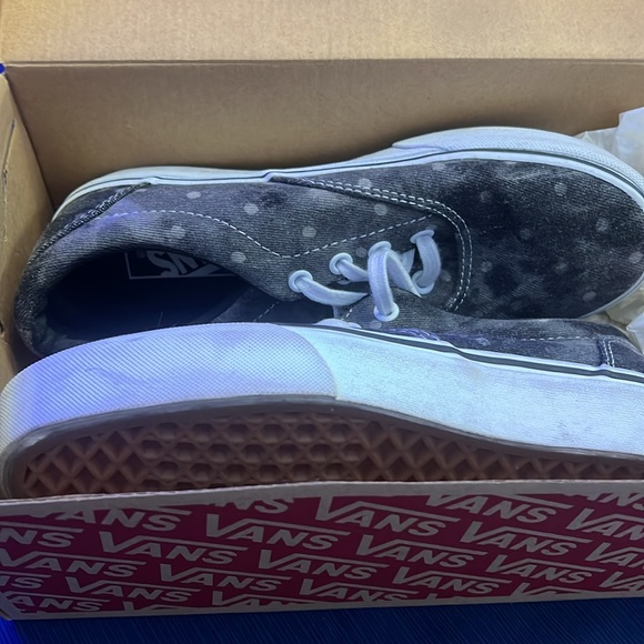 Vans size 7.5 platforms grayish like brand new - Picture 3 of 4